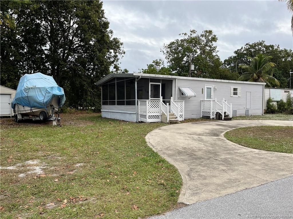 Photo of 7615 SE Wren Avenue, Hobe Sound, FL 33455 (MLS # M20042086)