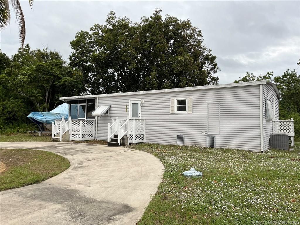 Photo of 7615 SE Wren Avenue, Hobe Sound, FL 33455 (MLS # M20042086)