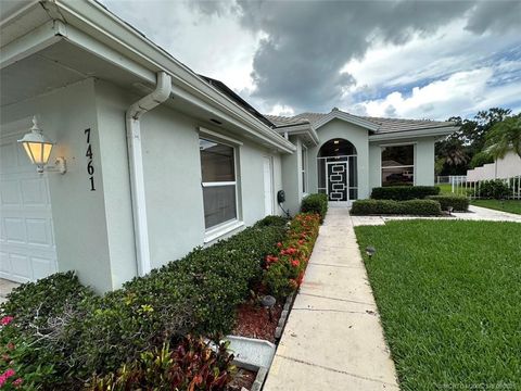 Photo of 7461 SE Autumn Lane, Hobe Sound, FL 33455 (MLS # M20052378)