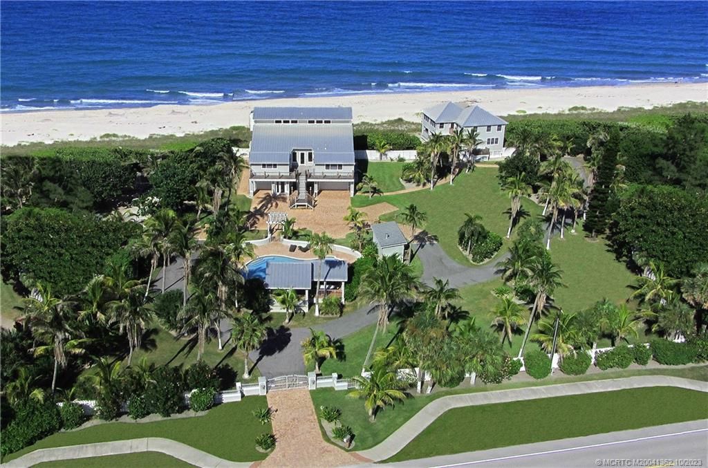 Photo of 1871 NE Ocean Boulevard #UPPER GUEST HOUSE, Stuart, FL 34966 (MLS # M20041362)