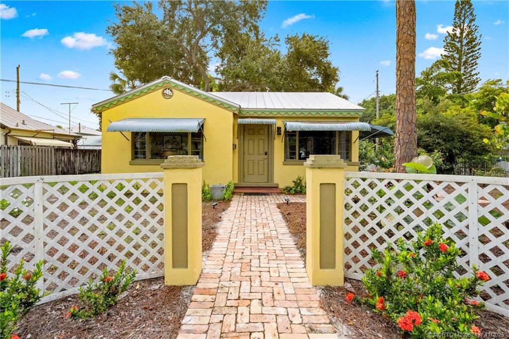 Photo of 120 SW 5th Street, Stuart, FL 34994 (MLS # M20052491)