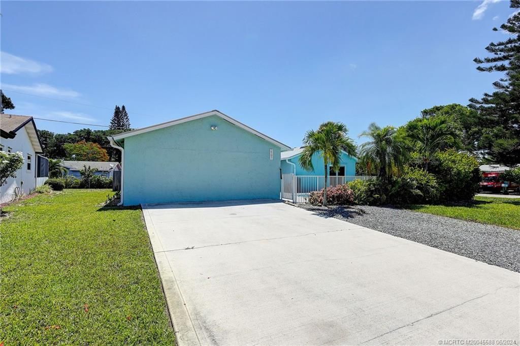 Photo of 2197 NE 16th Court, Jensen Beach, FL 34957 (MLS # M20045588)