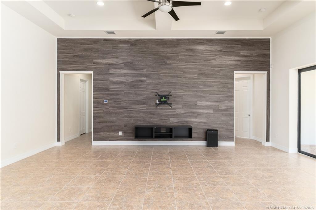 4836 SW Gossamer Circle