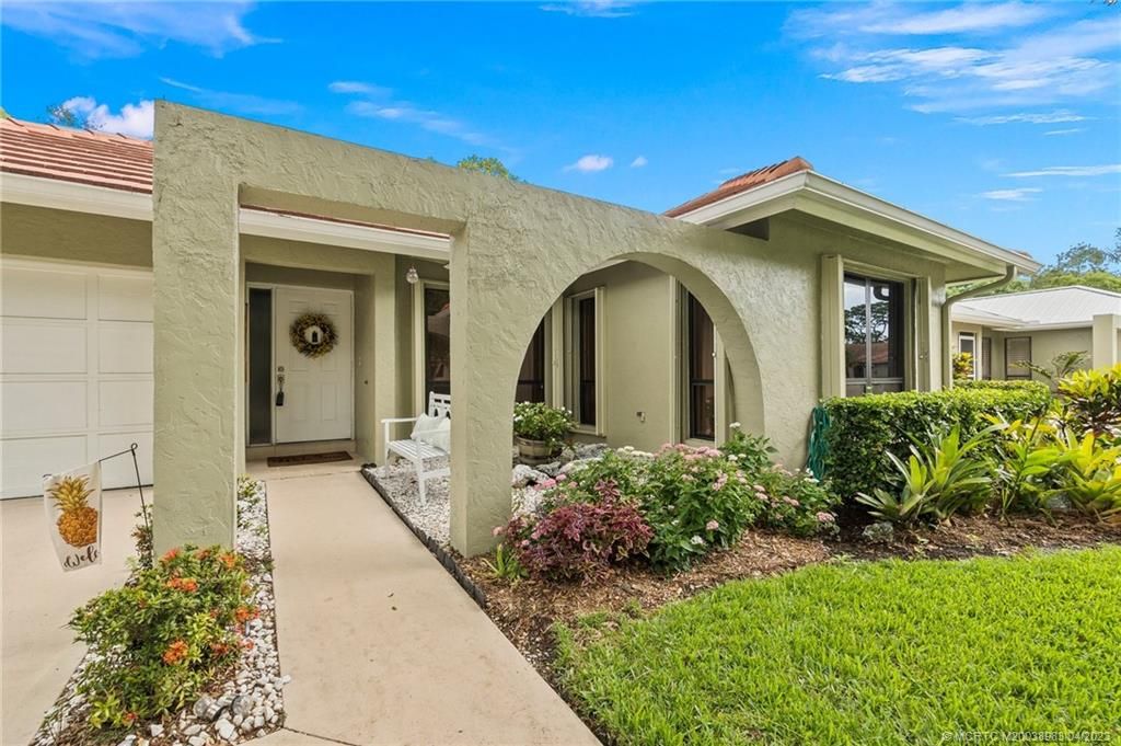 Photo of 2592 SW Willowood Circle, Palm City, FL 34990 (MLS # M20038983)
