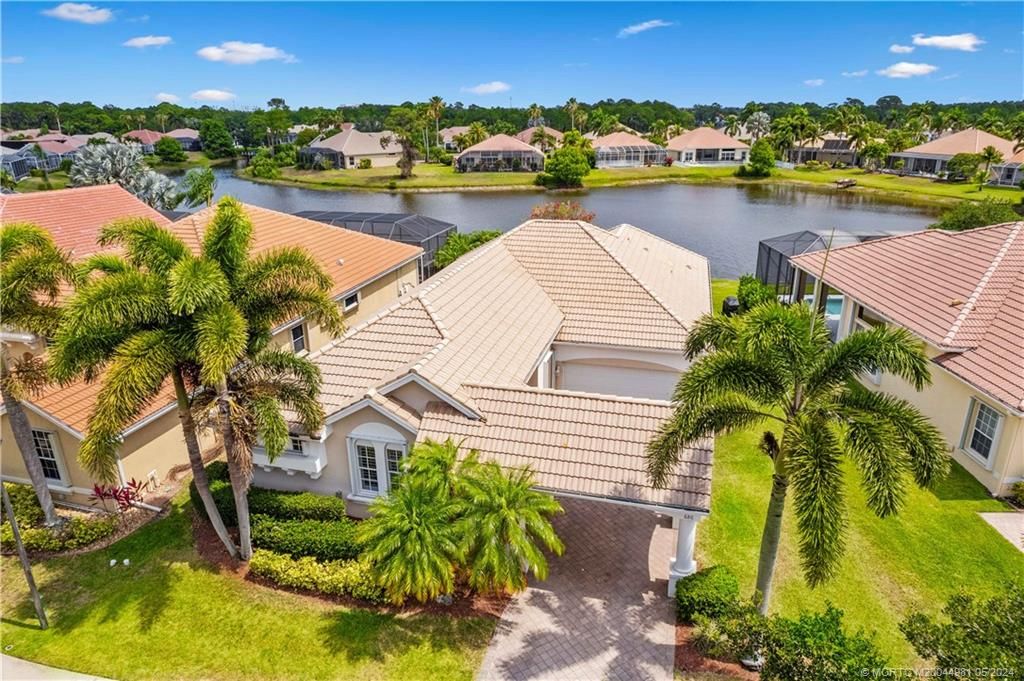Photo of 686 SW Lake Charles Circle, Port Saint Lucie, FL 34986 (MLS # M20044981)