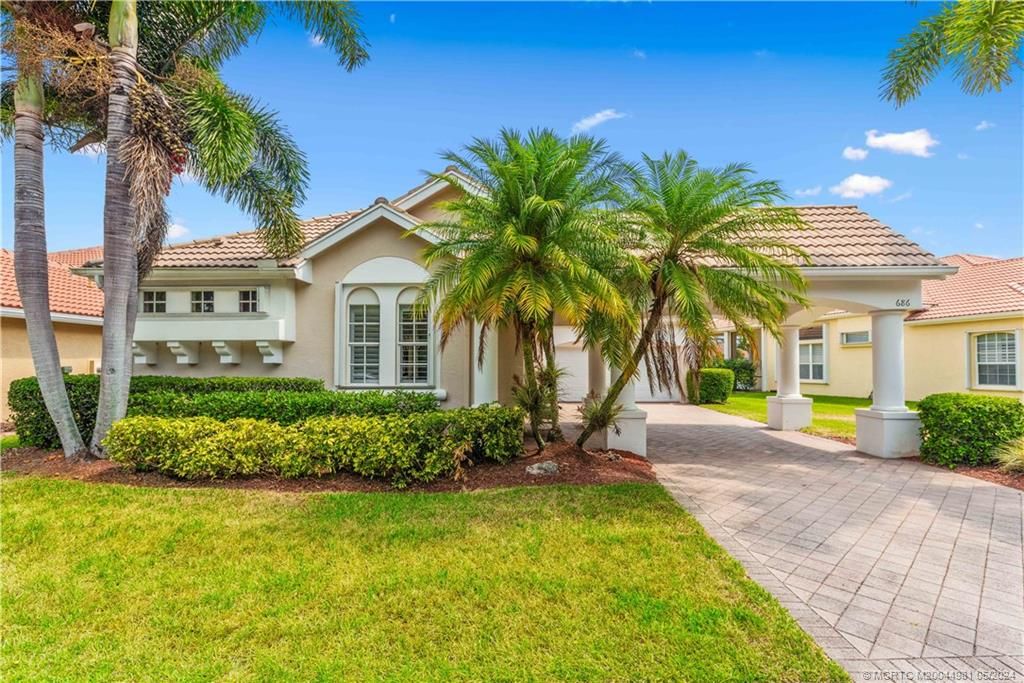 Photo of 686 SW Lake Charles Circle, Port Saint Lucie, FL 34986 (MLS # M20044981)