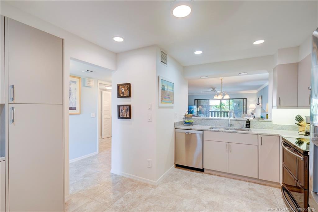 Stuart, Florida 34996, United States, 2 Bedrooms Bedrooms, ,2 BathroomsBathrooms,Residential,Active,135320