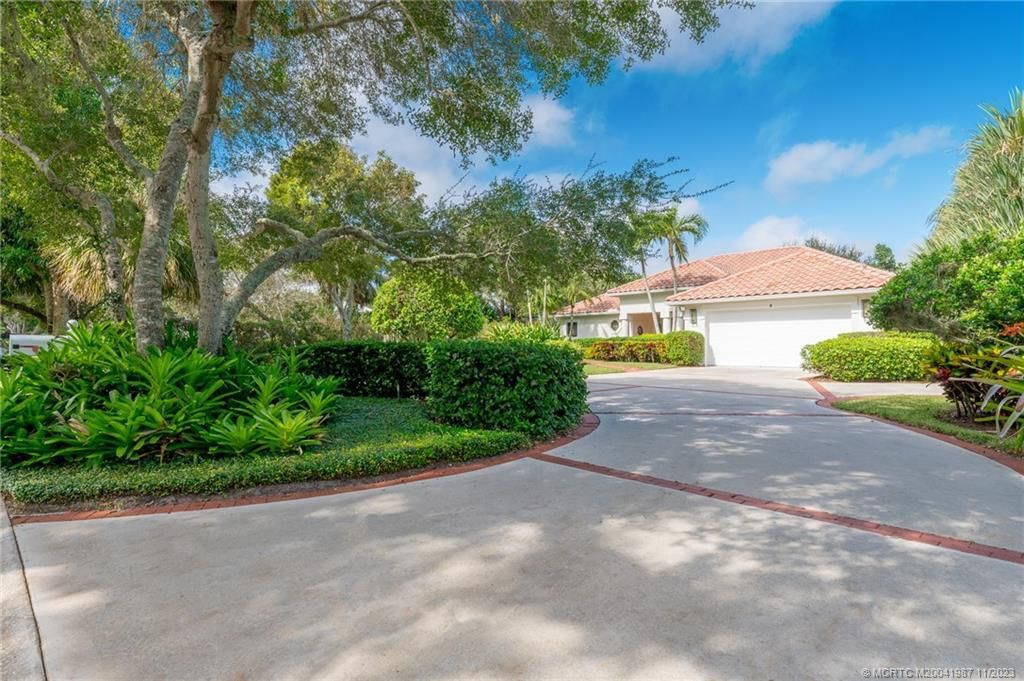 Photo of 4 Ridgeland Drive, Stuart, FL 34996 (MLS # M20041987)