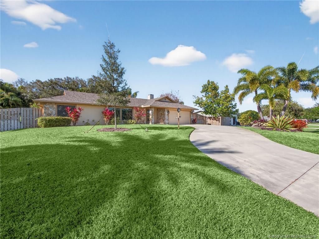 Photo of 3055 SE Glasgow Drive, Stuart, FL 34997 (MLS # M20053799)