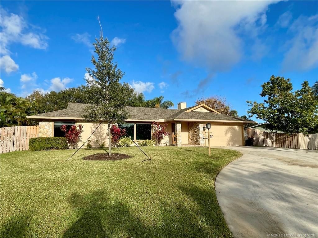 Photo of 3055 SE Glasgow Drive, Stuart, FL 34997 (MLS # M20053799)