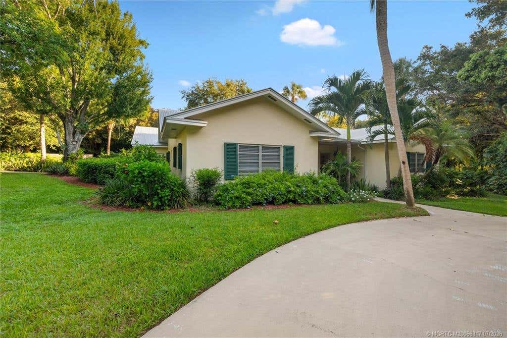 Photo of 24 N Via Lucindia, Sewalls Point, FL 34996 (MLS # M20056317)