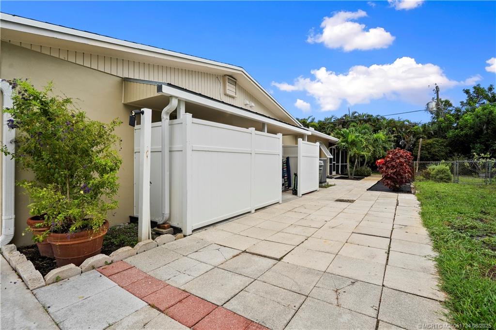 Stuart, Florida 34996, United States, 3 Bedrooms Bedrooms, ,2 BathroomsBathrooms,Residential,Active,194032