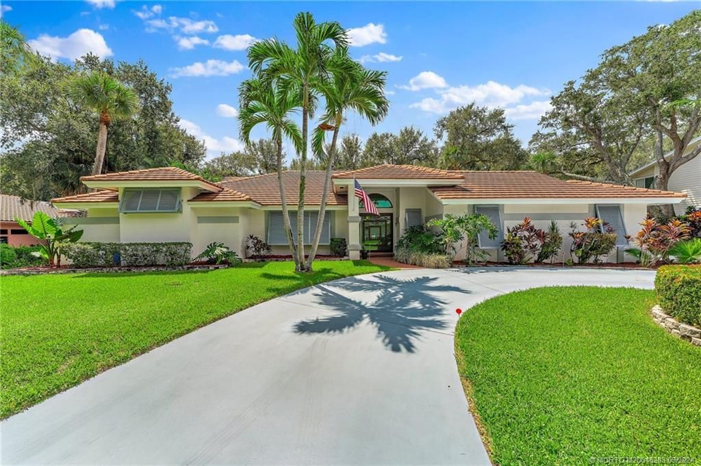 Photo of 11 Heritage Way, Sewalls Point, FL 34996 (MLS # M20046283)