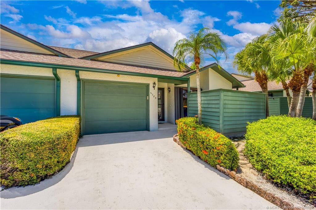 Photo of 6785 SE Bunker Hill Drive, Hobe Sound, FL 33455 (MLS # M20050550)