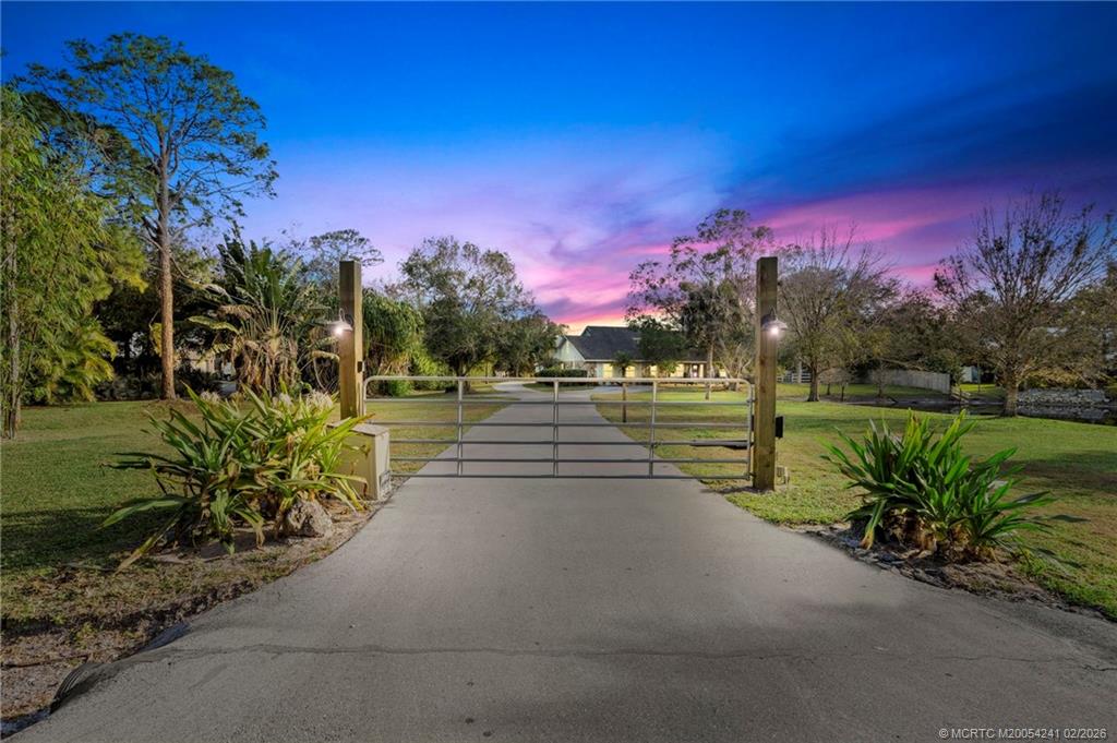 1800 SW Hackman Terrace