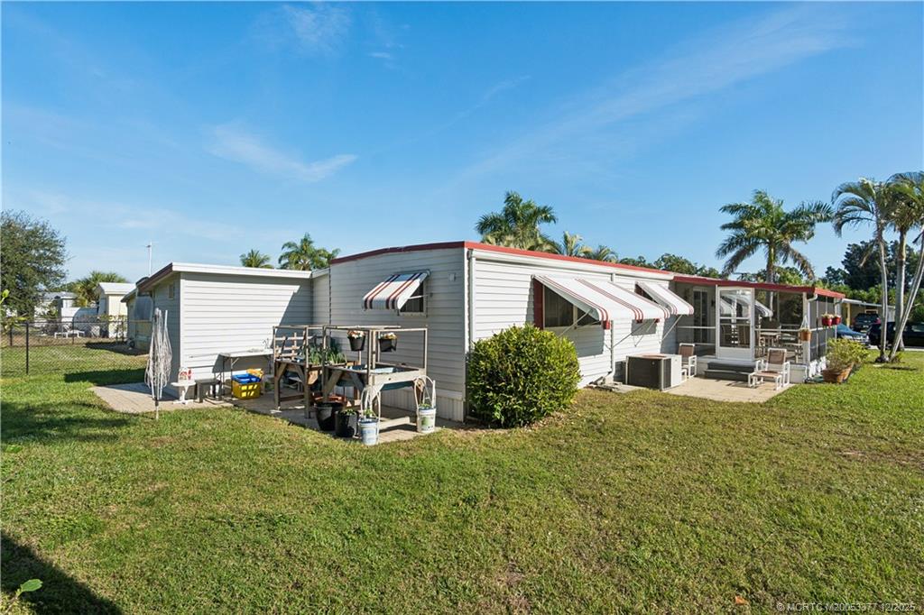 Hobe Sound, Florida 33455, United States, 2 Bedrooms Bedrooms, ,2 BathroomsBathrooms,Residential,Pending,251161
