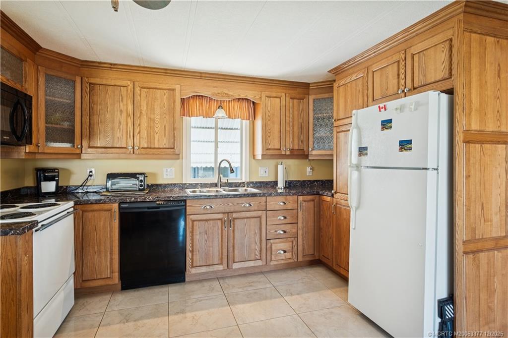 Hobe Sound, Florida 33455, United States, 2 Bedrooms Bedrooms, ,2 BathroomsBathrooms,Residential,Pending,251161