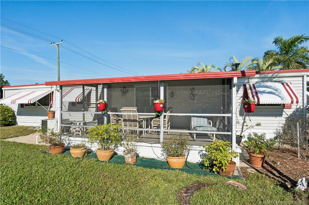 Hobe Sound, Florida 33455, United States, 2 Bedrooms Bedrooms, ,2 BathroomsBathrooms,Residential,Pending,251161