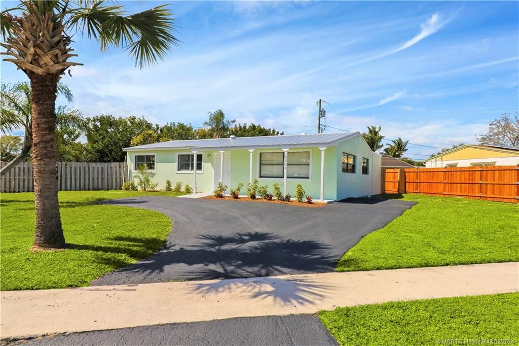 Photo of 9105 Reed Drive, Palm Beach Gardens, FL 33410 (MLS # M20043643)