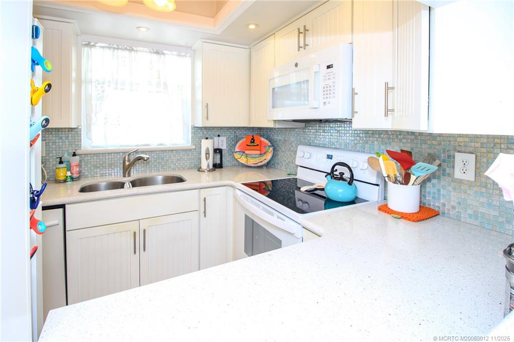 Stuart, Florida 34996, United States, 2 Bedrooms Bedrooms, ,2 BathroomsBathrooms,Residential,Active,241076