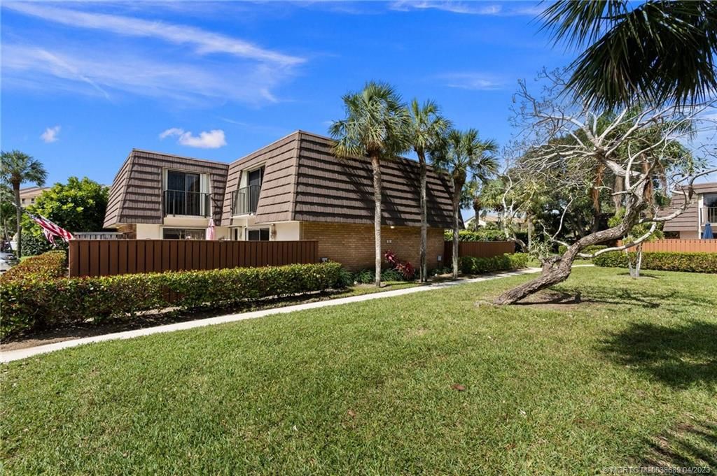 Photo of 1108 11th Court, Jupiter, FL 33477 (MLS # M20038689)