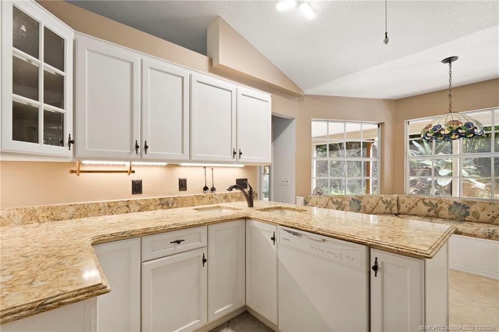 Palm City, Florida 34990, United States, 3 Bedrooms Bedrooms, ,2 BathroomsBathrooms,Residential,Active,250266