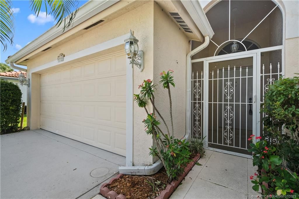 Photo of 4910 SE Devenwood Way, Stuart, FL 34997 (MLS # M20040358)