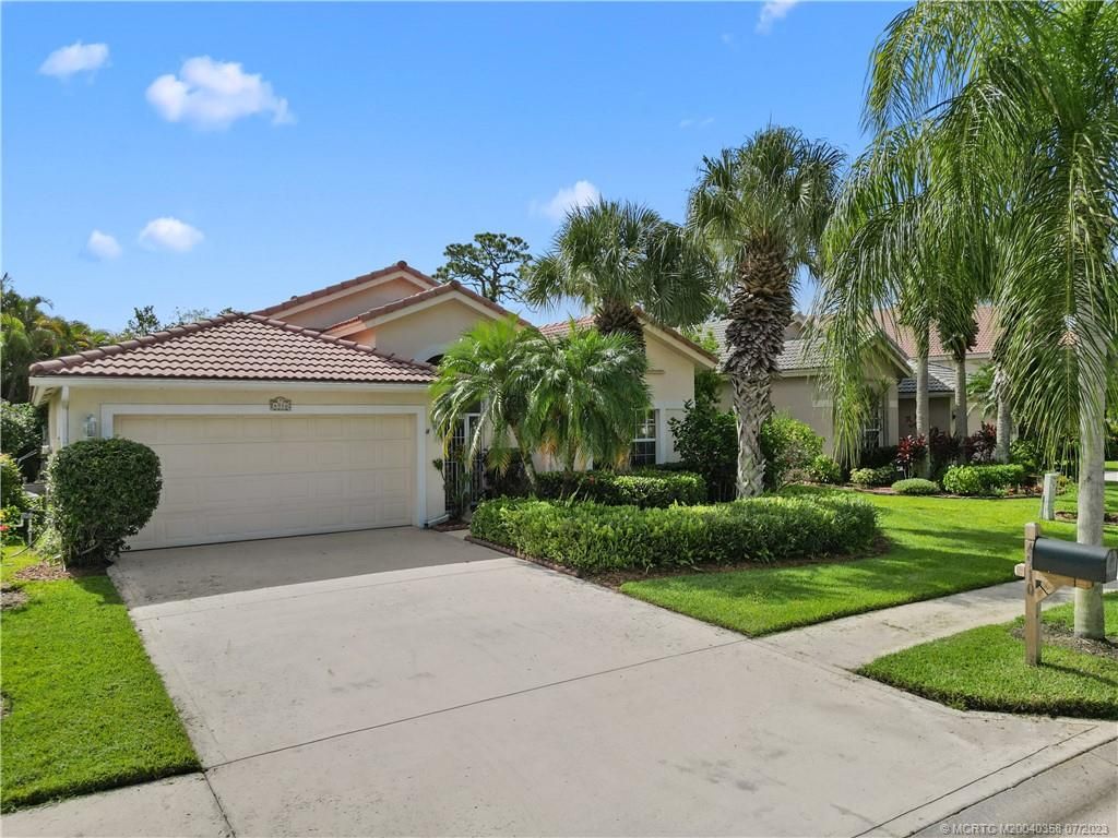 Photo of 4910 SE Devenwood Way, Stuart, FL 34997 (MLS # M20040358)