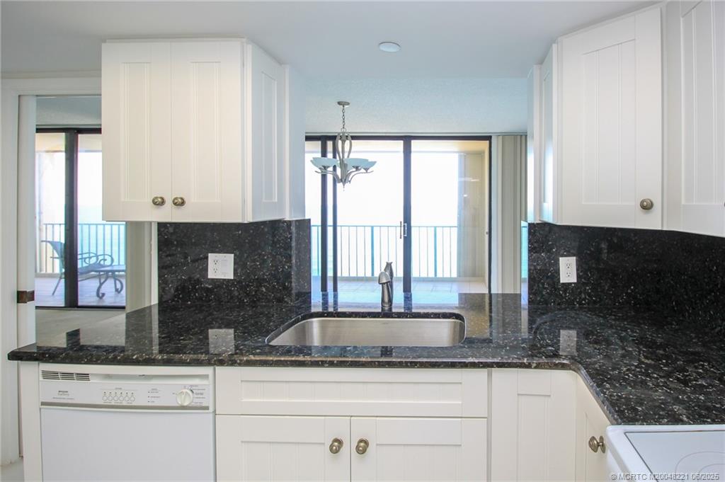 Jensen Beach, Florida 34957, United States, 2 Bedrooms Bedrooms, ,2 BathroomsBathrooms,Residential,Active,24056