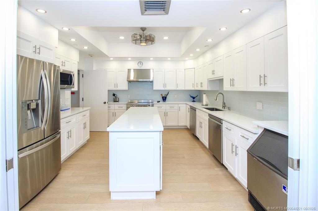 Jensen Beach, Florida 34957, United States, 2 Bedrooms Bedrooms, ,2 BathroomsBathrooms,Residential,Active,24056