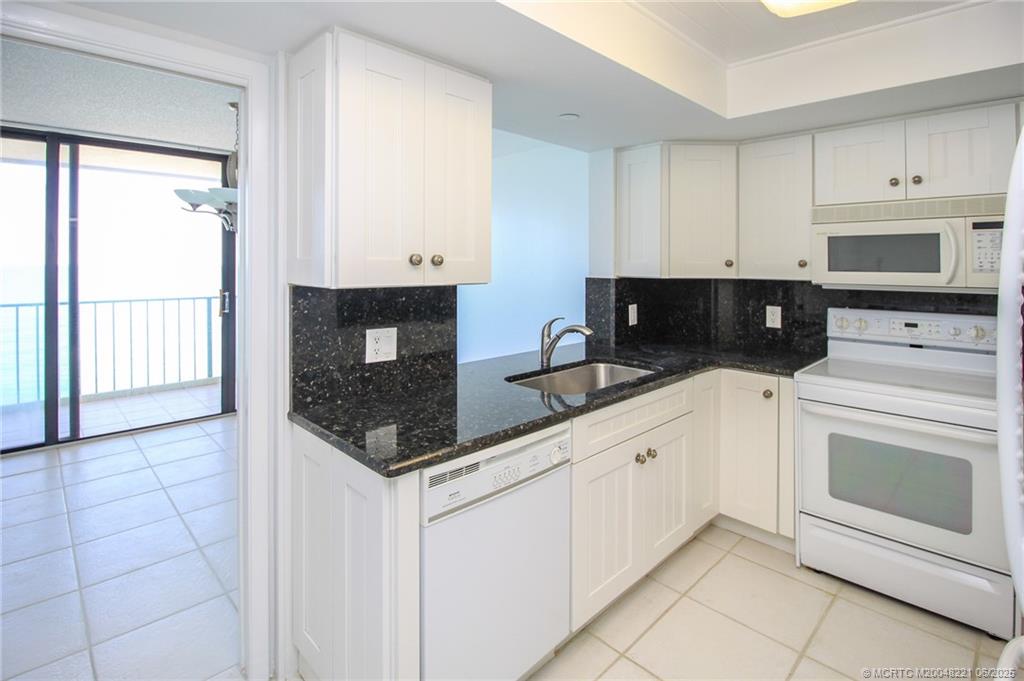 Jensen Beach, Florida 34957, United States, 2 Bedrooms Bedrooms, ,2 BathroomsBathrooms,Residential,Active,24056