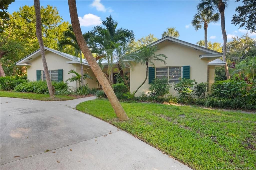 Photo of 24 N Via Lucindia, Stuart, FL 34996 (MLS # M20046275)