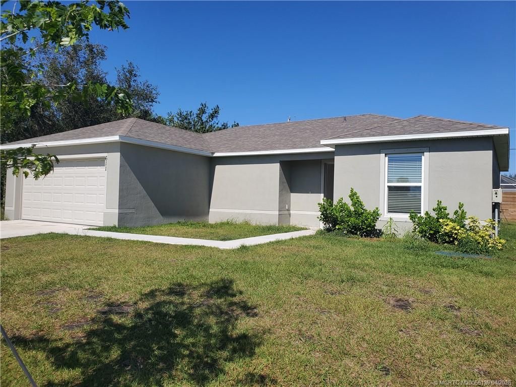 Photo of 611 SW McComb Avenue SW, Port Saint Lucie, FL 34953 (MLS # M20055139)