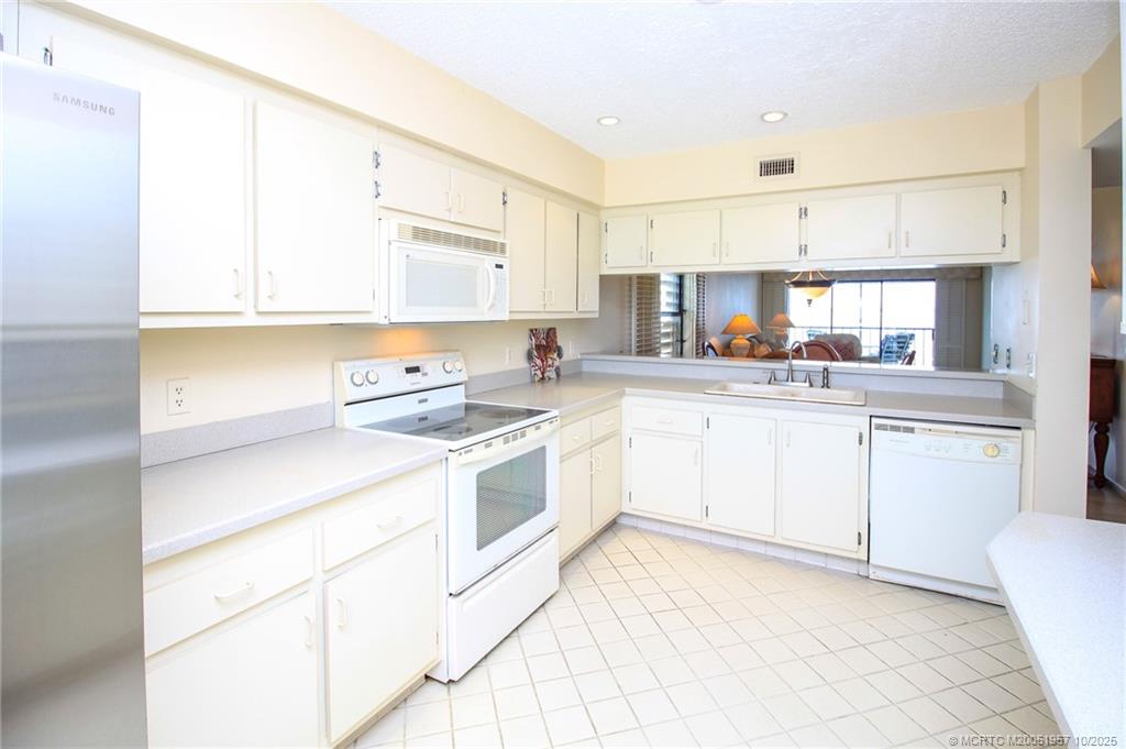Stuart, Florida 34996, United States, 2 Bedrooms Bedrooms, ,2 BathroomsBathrooms,Residential,Active,199564