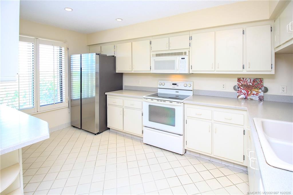 Stuart, Florida 34996, United States, 2 Bedrooms Bedrooms, ,2 BathroomsBathrooms,Residential,Active,199564