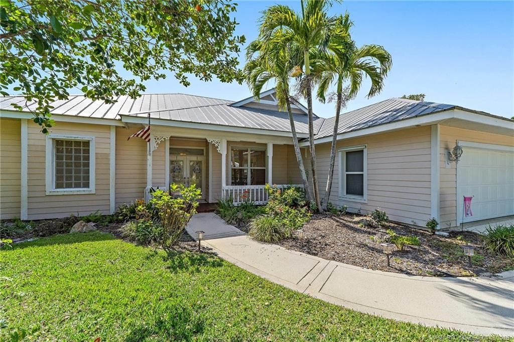 Photo of 579 SE Meadow Wood Way, Stuart, FL 34997 (MLS # M20050688)