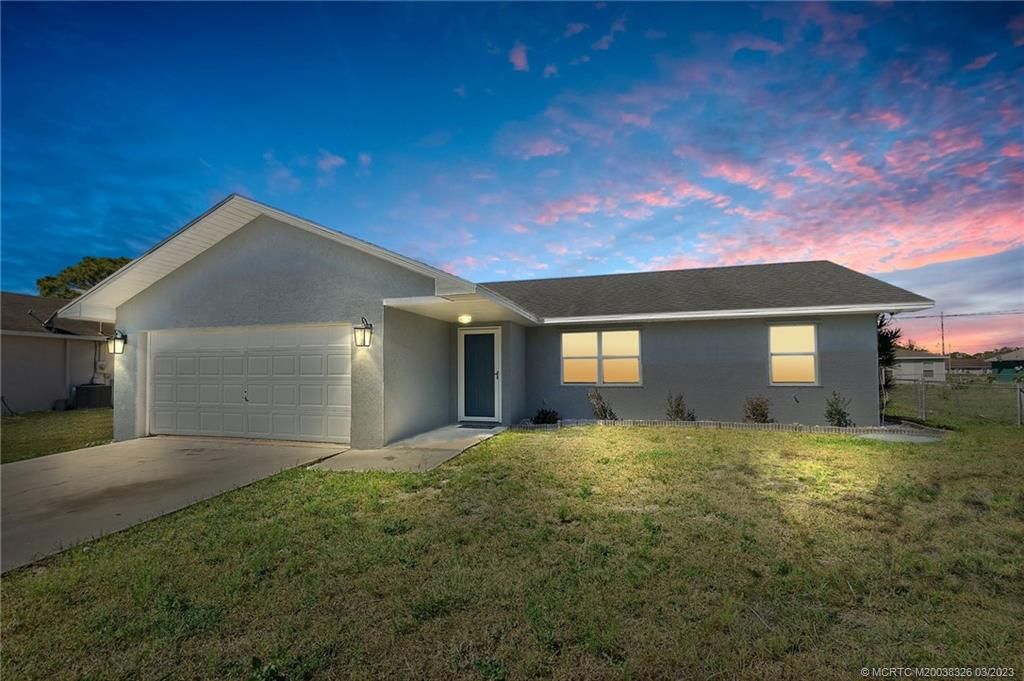 Photo of 335 NW Fairfax Avenue, Port Saint Lucie, FL 34983 (MLS # M20038326)