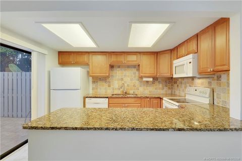 Townhouse For Rent - 3836 SE Jefferson Street<br/> Stuart, FL 34997