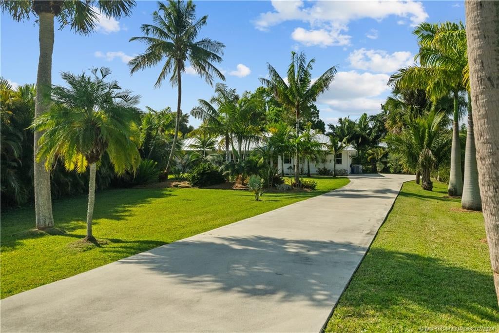Photo of 1040 SE Buttonwood Circle, Stuart, FL 34997 (MLS # M20043368)