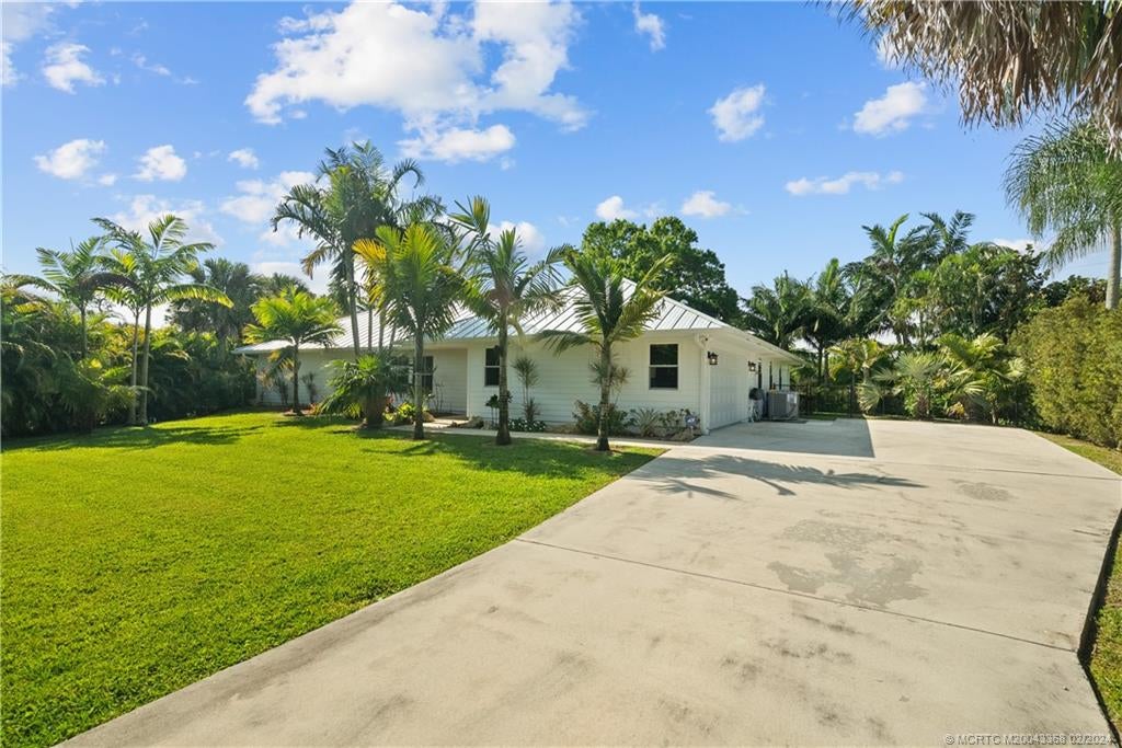 Photo of 1040 SE Buttonwood Circle, Stuart, FL 34997 (MLS # M20043368)