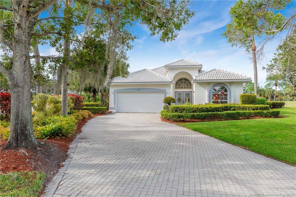Photo of 1401 SE Glencoe Court, Port Saint Lucie, FL 34952 (MLS # M20041986)