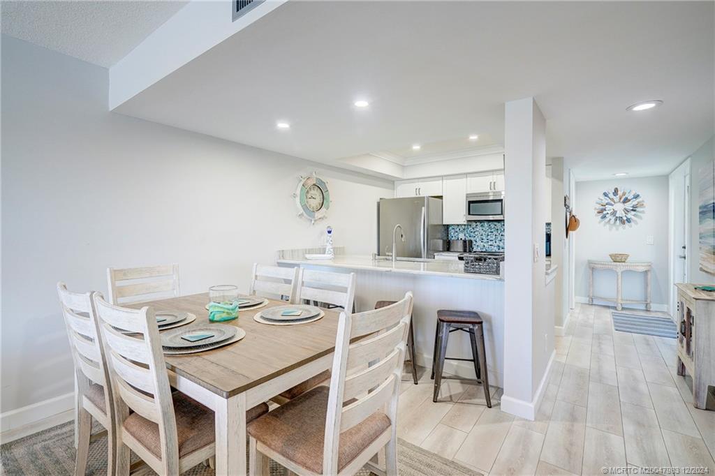 Stuart, Florida 34996, United States, 2 Bedrooms Bedrooms, ,2 BathroomsBathrooms,Residential,Active,27813