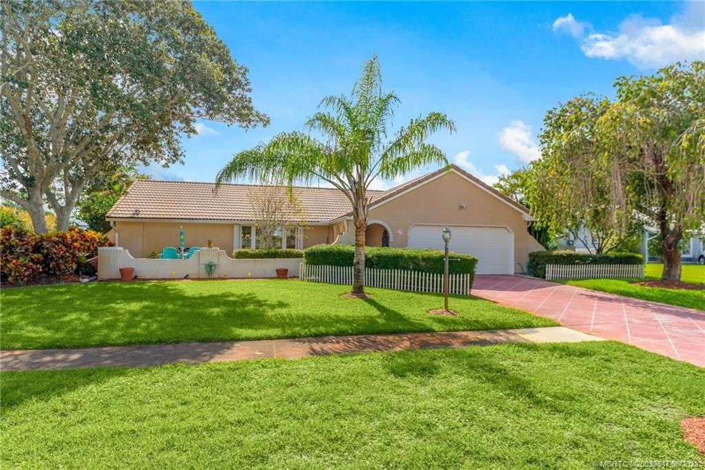 Photo of 2461 SE Drayton Road, Port Saint Lucie, FL 34952 (MLS # M20039647)