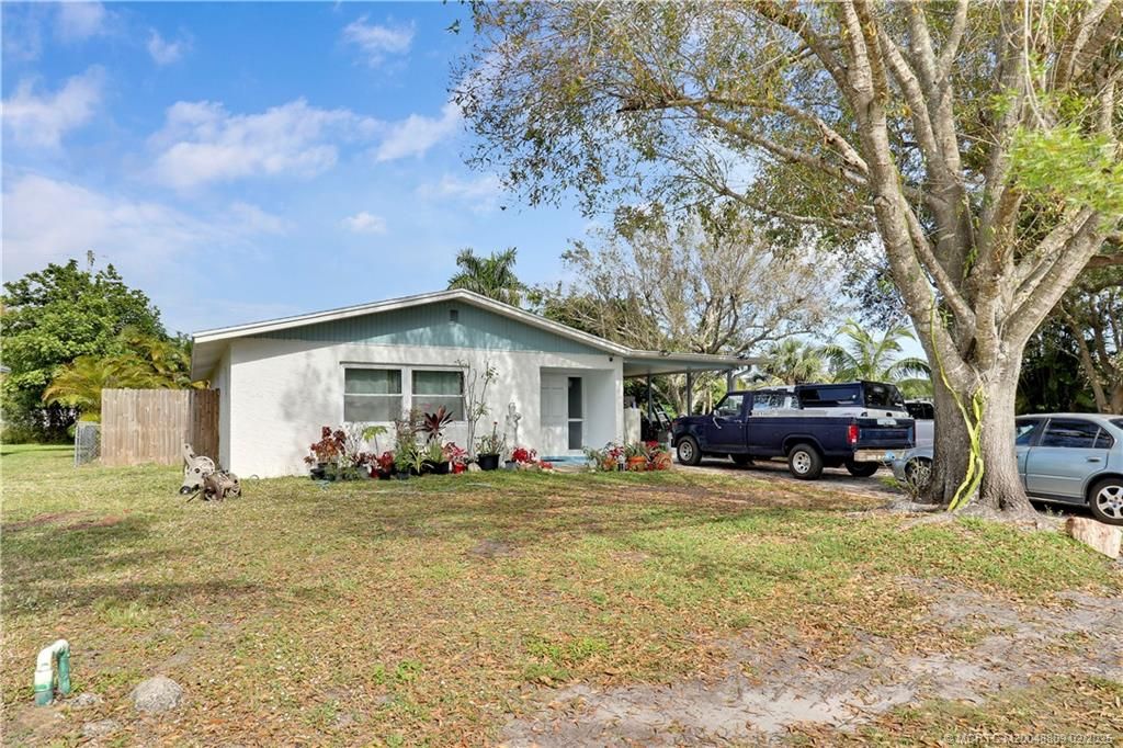 Photo of 3065 SE Mimosa Street, Stuart, FL 34997 (MLS # M20048809)