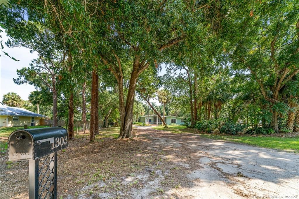 Photo of 1303 SW Heather Terrace, Stuart, FL 34997 (MLS # M20045158)