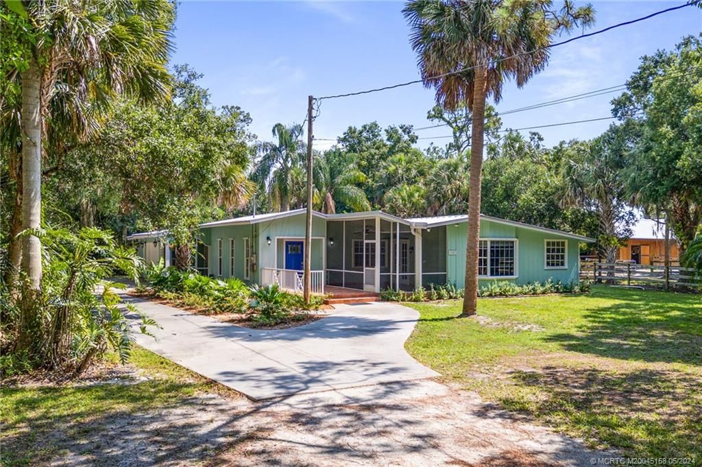 Photo of 1303 SW Heather Terrace, Stuart, FL 34997 (MLS # M20045158)