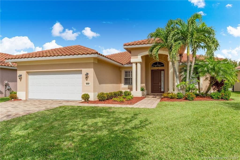 Photo of 5508 SW Gray Fox Drive, Palm City, FL 34990 (MLS # M20047398)