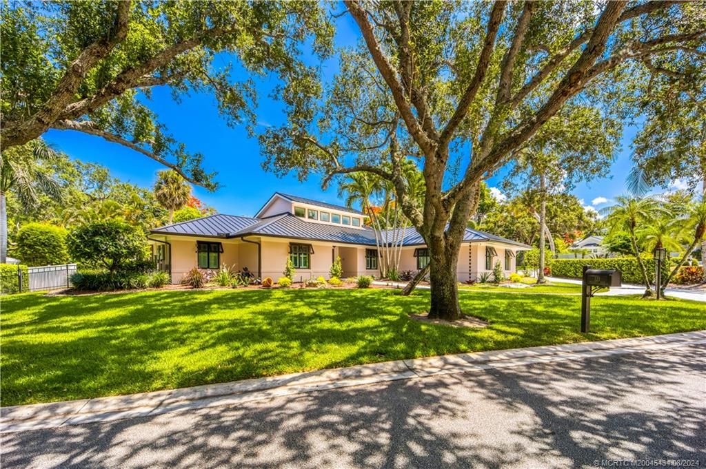 Photo of 121 Hillcrest Drive, Stuart, FL 34996 (MLS # M20045434)