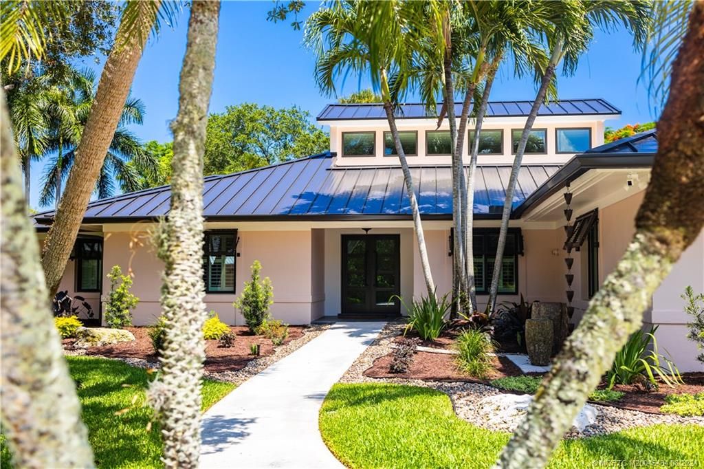 Photo of 121 Hillcrest Drive, Stuart, FL 34996 (MLS # M20045434)