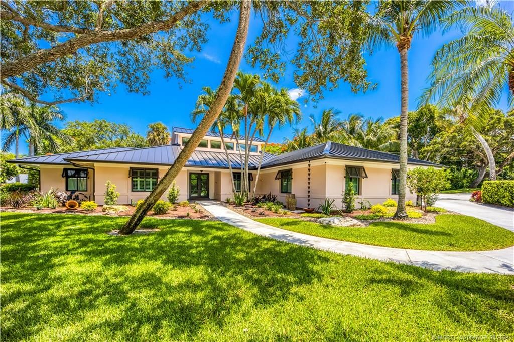 Photo of 121 Hillcrest Drive, Stuart, FL 34996 (MLS # M20045434)